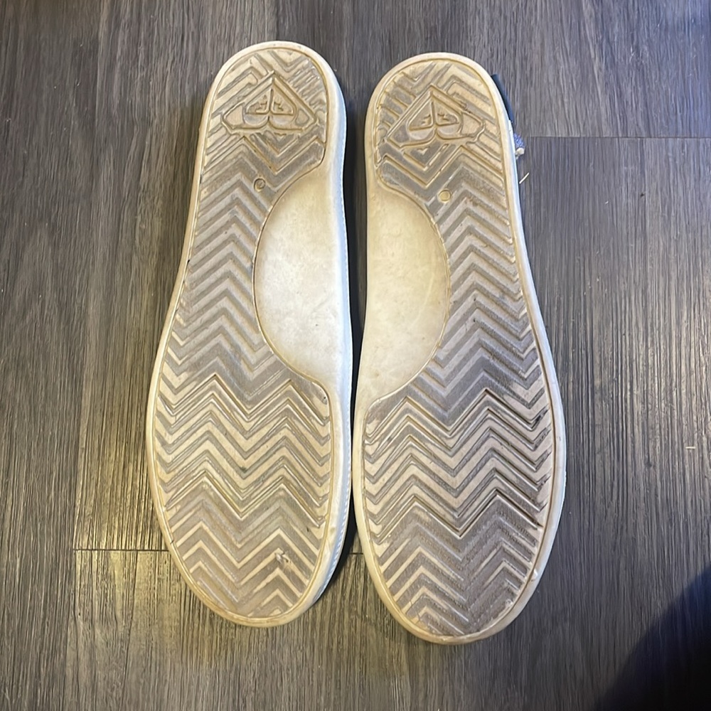 Comfortable sneakers - Picture 2 of 2